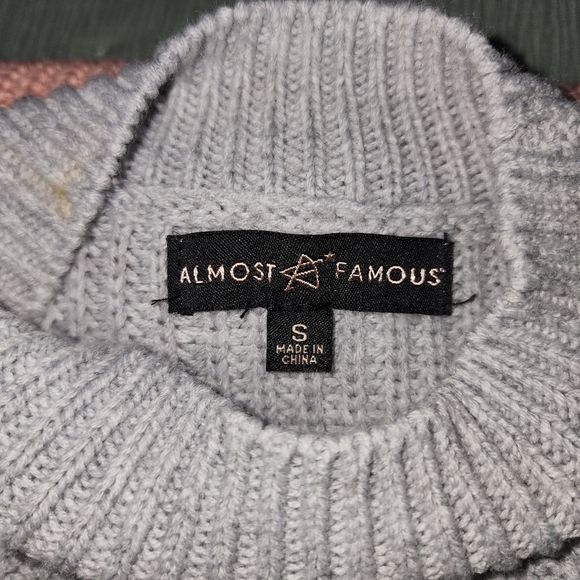 Almost Famous Women's Open Shoulder Sweater Pink And Gray Size Small - Picture 2 of 7